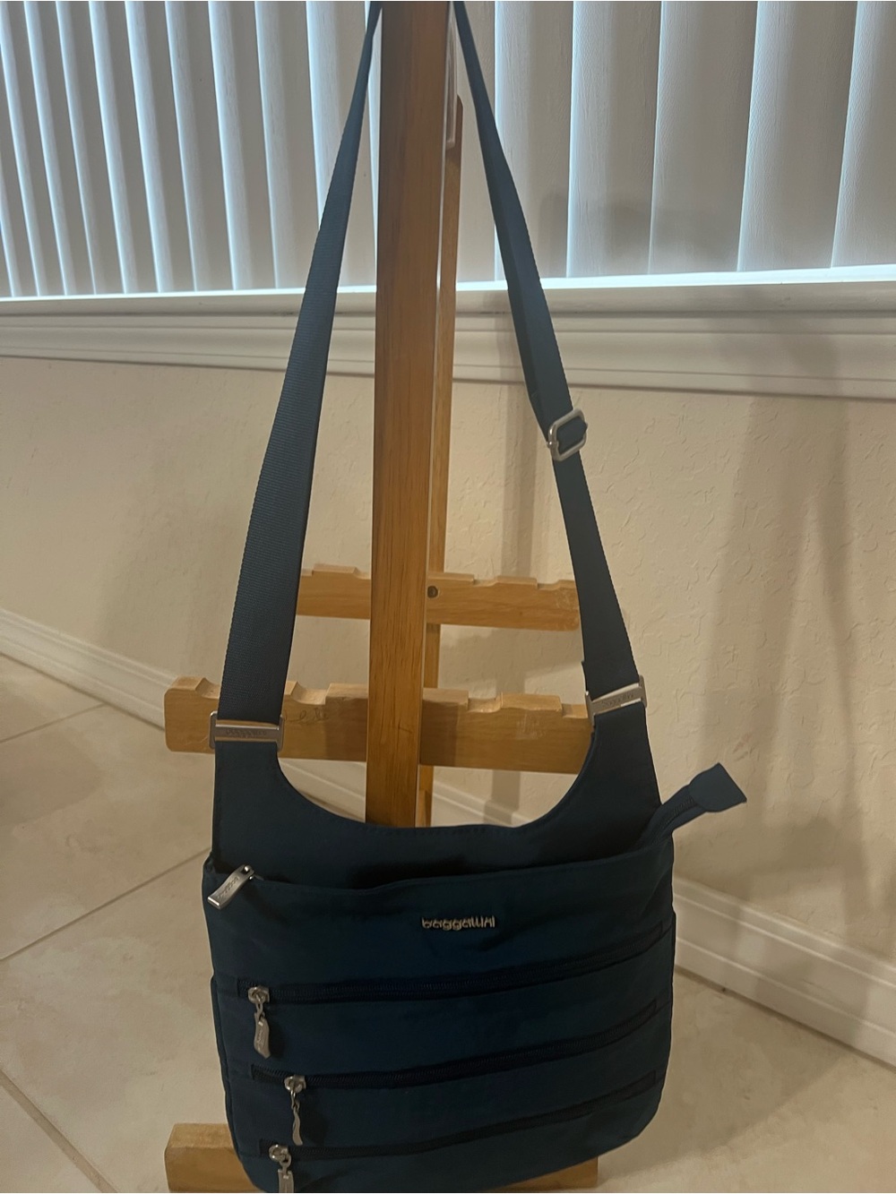 Baggallini Teal Blue Crossbody with Removable Pouch - Picture 4 of 7